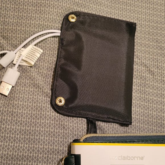 Liz Claiborne Power Bank Phone Charging Wallet Clutch in Forest Green NWT - Picture 8 of 13